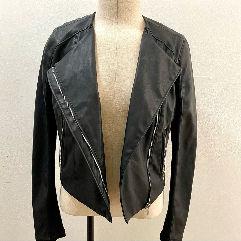 Sleek & Stunning Blank NYC Dark Faux Leather Cropped Moto Jacket Size: XS NWOT - Picture 8 of 14